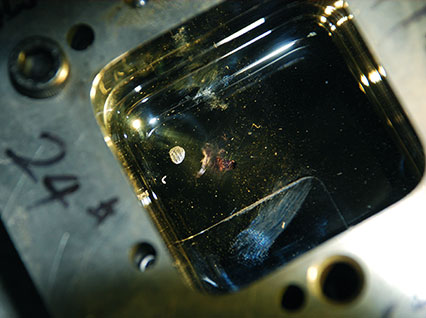 <a href='http://zjsco.com.cn/product/3.htm' class='text_a'>模具激光焊機(jī)</a>修復(fù)鏡面模具效果